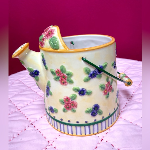 Flower Decorative Watering Can Vase - Picture 1 of 3